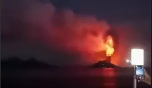 Heboh Beredar Video Gunung Anak Krakatau Erupsi Mengeluarkan Lava Pijar, Ternyata Cuma Editan AI? Begini Tanggapan Badan Geologi KESDM