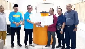 Atasi Kekeringan Dusun Bunder, ICMI Orda Jember Serahkan Tandon Air 1.200 Liter ke PMI