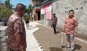 Diduga Pakai Material Tak Standar dan Tanpa Pengawas, Anggota DPRD Jatim Minta Proyek Pavingisasi di Jember Dihentikan