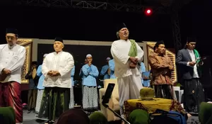 Bandung Bershalawat di Peringatan HUT RI 81, Gus Muwafiq Tekankan Memahami Sejarah Bangsa 