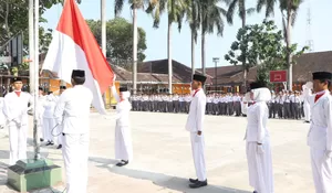 Upacara HUT RI SMKN 3 Bondowoso, Kasek: Makna Indonesia Berdaulat, Adil, dan Makmur Dimulai dari Meja Belajar dan Ruang Praktik
