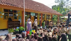 Peringati Hari Bumi, Pramuka Pangkalan MI Bojongsari Ciamis Lakukan Gerakan Penanaman Pohon dan Pengelolaan Sampah