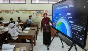 Benarkah Guru Honorer Tak Boleh Mengajar Mulai 2027? Begini Fakta di Balik SE Mendikdasmen Nomor 7