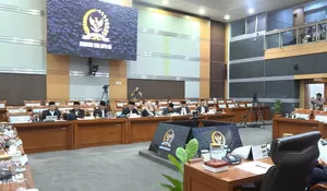 Sebut Jemaah Haji Lansia Merepotkan, Ketua KBIHU Jabar Disemprot DPR: Cabut Istilah Itu!