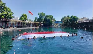 45 Penyelam Gelar Upacara Bawah Air di Umbul Ponggok Klaten untuk Meriahkan HUT ke-81 Kemerdekaan RI