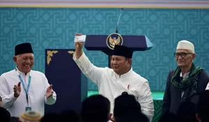Prabowo Terima Kartu Anggota Seumur Hidup NU: Ini Kehormatan Besar bagi Saya