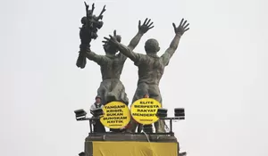 Bentangkan Spanduk Kritik Pemerintah, 6 Aktivis Greenpeace Dibawa ke Polda
