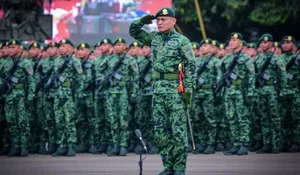 Komandan Yonif 509/BY/9/2 Kostrad Bersama Prajurit Tunjukkan Jiwa Ksatria pada Upacara HUT ke-65 Kostrad