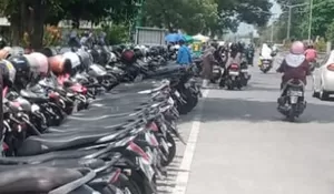 Trotoar Taman Patih Sampun Disulap Jadi Parkiran, Warga Pemalang Keluhkan Keselamatan