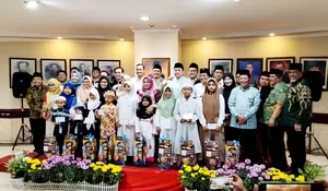 Buka Puasa di DPRD Surabaya, 100 Anak Yatim Terima Santunan