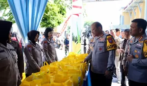 Polda Jawa Timur Bersama Kapolresta Sidoarjo Giat Gerakan Pangan Murah Serentak Jelang Idulfitri