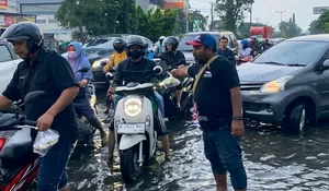 MAKI Jatim kembali Tebar 250 Paket Takjil di Juanda, Pengendara yang Melintas Kebagian Berkah Ramadhan