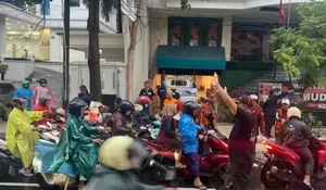 250 Takjil Ludes di Tengah Gerimis, MAKI Jatim Ucapkan Terima Kasih ke Pemuda Pancasila