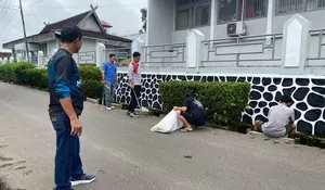 Wujudkan Lingkungan Bersih dan Representatif, Lapas Muara Teweh Gelar Kurve Area Luar Lapas