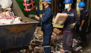 Bea Cukai Sidoarjo Bakar 3,9 Juta Batang Rokok Ilegal di Mojokerto 