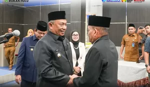 Bupati Anton Resmi Lantik Drs. H. Yusmar, M. Si Sebagai Pj Sekda Rokan Hulu