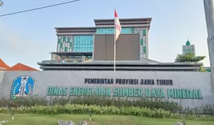 Breaking News! Kantor ESDM Jatim Disegel, 3 Koper Dokumen Disita Kejati