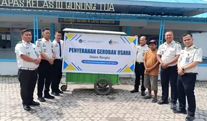 HBP ke-62, Lapas Gunungtua Serahkan Bantuan Gerobak Usaha Kepada Masyarakat