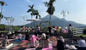 Grand Whiz Hotel Trawas Hadirkan Yoga Kekinian dengan Konsep Fun dan Instagramable