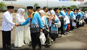 Didampingi Pj. Sekda, Wabup Syafaruddin Poti Berpesan Agar Seluruh JCH Rokan Hulu Menjaga Kesehatan Slama berada Di Tanah Suci