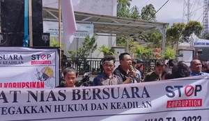 Kejari Gunungsitoli Dinilai Berani Usut Korupsi, Massa Turun Beri Dukungan