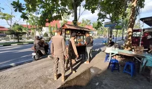 Trotoar Adalah Hak Rakyat: Satpol PP Siak Bersihkan Jalan Raja Kecik dari Pelanggaran Estetika Kota