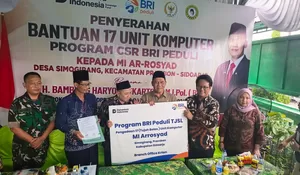 BRI Kanca  Krian Salurkan Bantuan Komputer kepada MI Ar-Rosyad Prambon