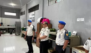 Lakukan Pengawasan Langsung, Ka. KPLP dan Kasi Adm Kamtib Lapas Gunungsitoli Cek Kegiatan Dapur