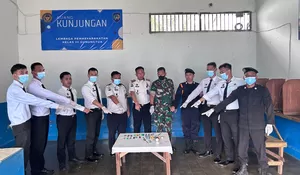 Berantas Barang Larangan, Petugas Lapas Gunungtua Lakukan Penggeledahan Kamar Hunian Warga Binaan