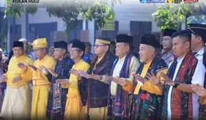 Plt. Sekda Rokan Hulu Dan Pimpinan DPRD Riau Hadiri Tradisi Mandai Ulu Taon Di Bagas Rarangan Boru Namora Suri Andung Jati Huta Haiti