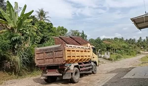 Ironi Galian C Pringsewu—Jalan Hancur, Debu Mengepul, Nama Bupati Terseret Pusaran Konflik!