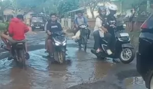 Jalan Utama Bagai Kubangan, Pembangunan Diduga Kuat "Pilih Kasih" dan Tebang Pilih!