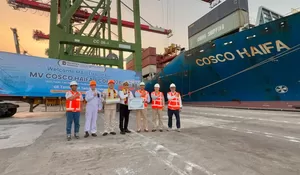 COSCO Sandar Perdana di Teluk Lamong, Perkuat Posisi Surabaya dalam Jaringan Logistik Global