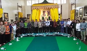 Takhta, Kopi, dan Perlawanan terhadap Stigma di Istana Kadriah