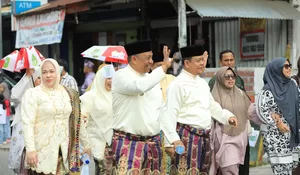 Meski Di Terik Matahari, Bupati Anton, Wabup Syafaruddin Poti Dan Ribuan Kafilah Rohul Semangat Pawai Ta'aruf MTQ ke-XLIV tingkat Provinsi Riau.