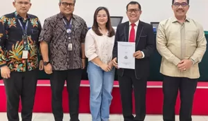 Raih Predikat Sempurna (A), Komisaris Utama MNI Beesokhi Ndruru Sah Sandang Gelar Magister Hukum!