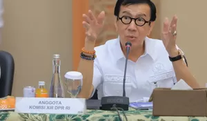 Genderang Perang Melawan Teror Pinjol: Yasonna Laoly Desak DPR Bentuk Panja Khusus!