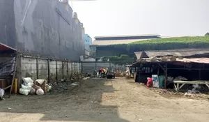 Drama di Balik 45 Ton Sampah: Aksi Heroik Pasukan Encep Suryana Taklukkan Lautan Polusi Cakung Barat
