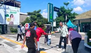 Pegadaian Kanwil XII Surabaya Salurkan 14.000 Paket Makanan melalui Program 'Mengetuk Pintu Langit: Jumat Berkah'