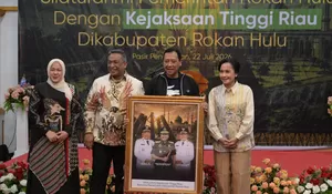 Bupati Rokan Hulu Anton Sambut Hangat Silahturahmi Kajati Riau