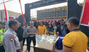 Polsek Waru Polresta Sidoarjo Jumat Berkah, Bagikan 150 Paket Makanan dan Minum Ke Pengguna Jalan