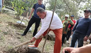 Demi Masa Depan Anak Cucu, Wali Kota Bekasi Pimpin Aksi Hijaukan Kota