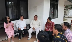 Sentuh Hati Putra Pengetik Proklamasi, Wawali Harris Bobihoe Bawa Undangan Istana Presiden