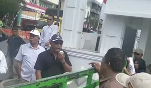 Dulu Garda Depan Pemko, Kini Saut MT Harahap Pimpin Aksi Unjuk Rasa