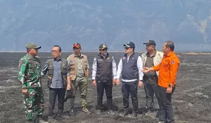 Karhutla Bromo Belum Padam, Menko PMK Minta Pemprov Jatim dan TNI Maksimalkan Penanganan