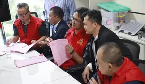 Tiga Pejabat Dinas ESDM Jatim Resmi Dilimpahkan ke Kejari Surabaya, Kasus Dugaan Pungli Segera Disidangkan