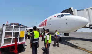 Bantuan Gempa NTT Diberangkatkan dari Juanda, Lion Air Bawa 1.000 Paket Sembako