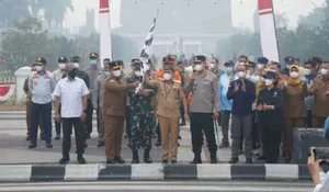 Ditengah Kepungan Asap Karhutla, Seremoni Pelepasan Damkar Gubernur Kalteng Tuai Sorotan Publik