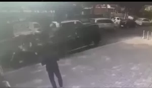 Alphard Tabrak 9 Kendaraan di Surabaya, Sopir Diamankan Polisi Usai Dikejar Warga