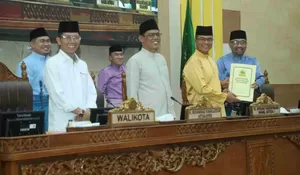 DPRD Batam Gemuruh Pantun dan Kritis Kawal Ranperda APBD 2027